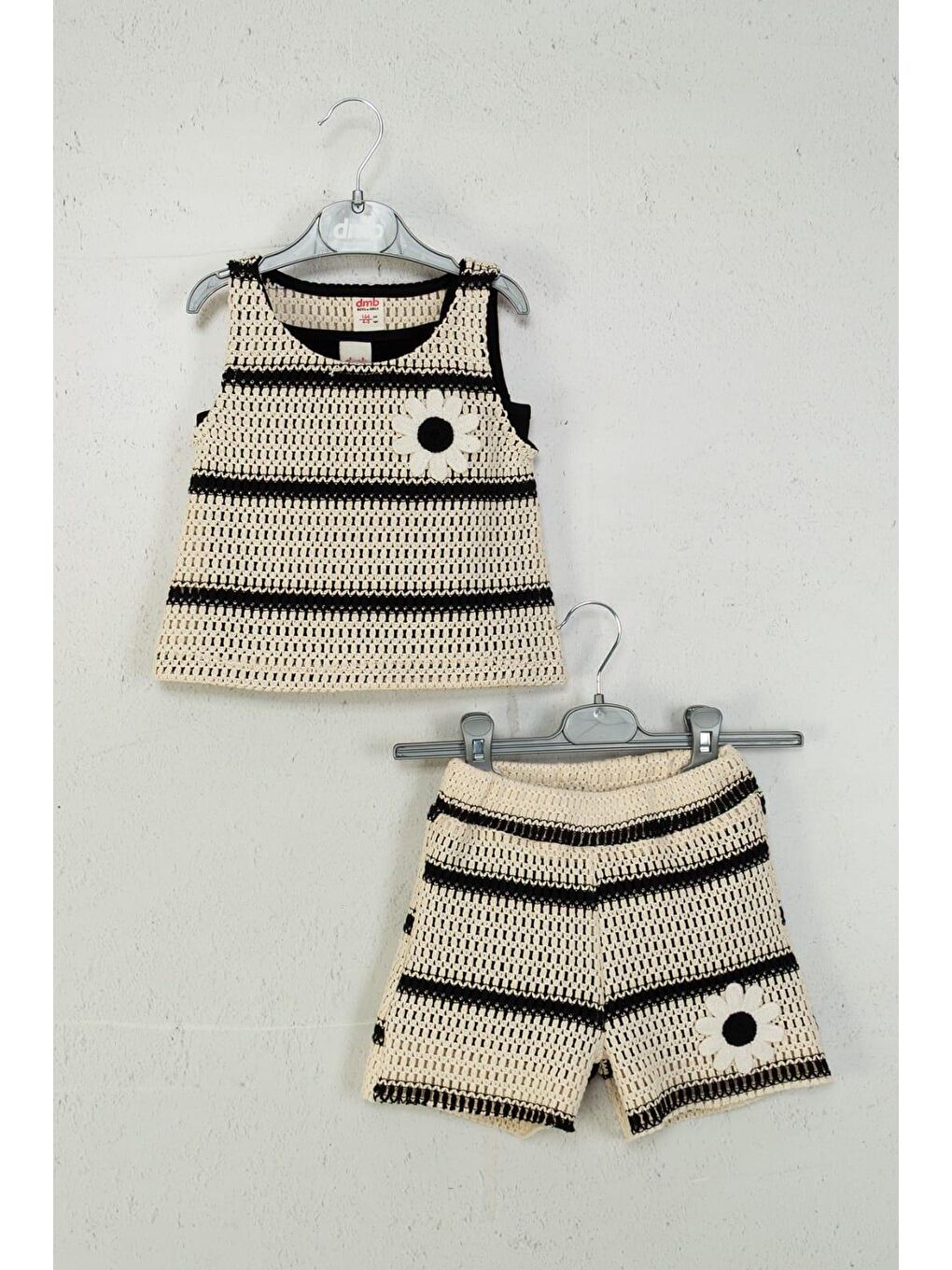 Beyaz Kız Çocuk Pamuklu Krem Siyah Çizgili Papatya Aplikeli Şortlu Takım