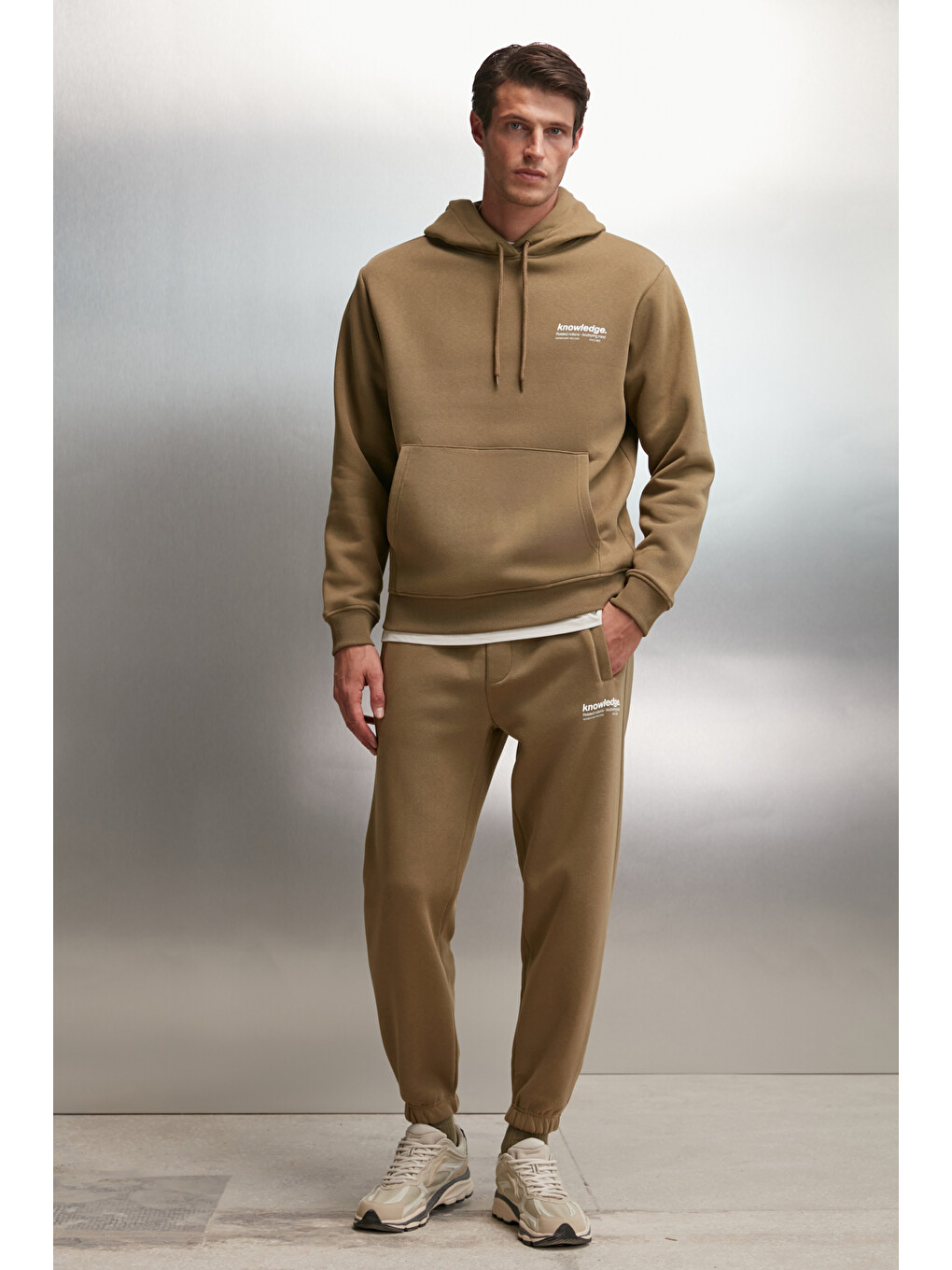 Erkek Yumuşacık İçi Polarlı Baskılı Regular Kordonlu Haki Sweatshirt-2