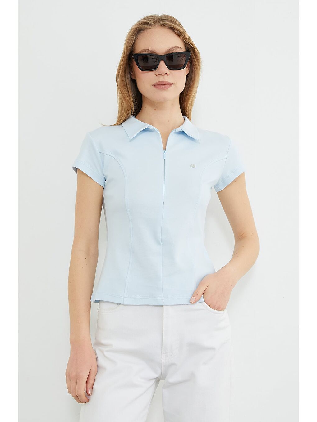 Mavi Metal Aksesuarlı Yarım Fermuarlı Slim Fit Tişört-1