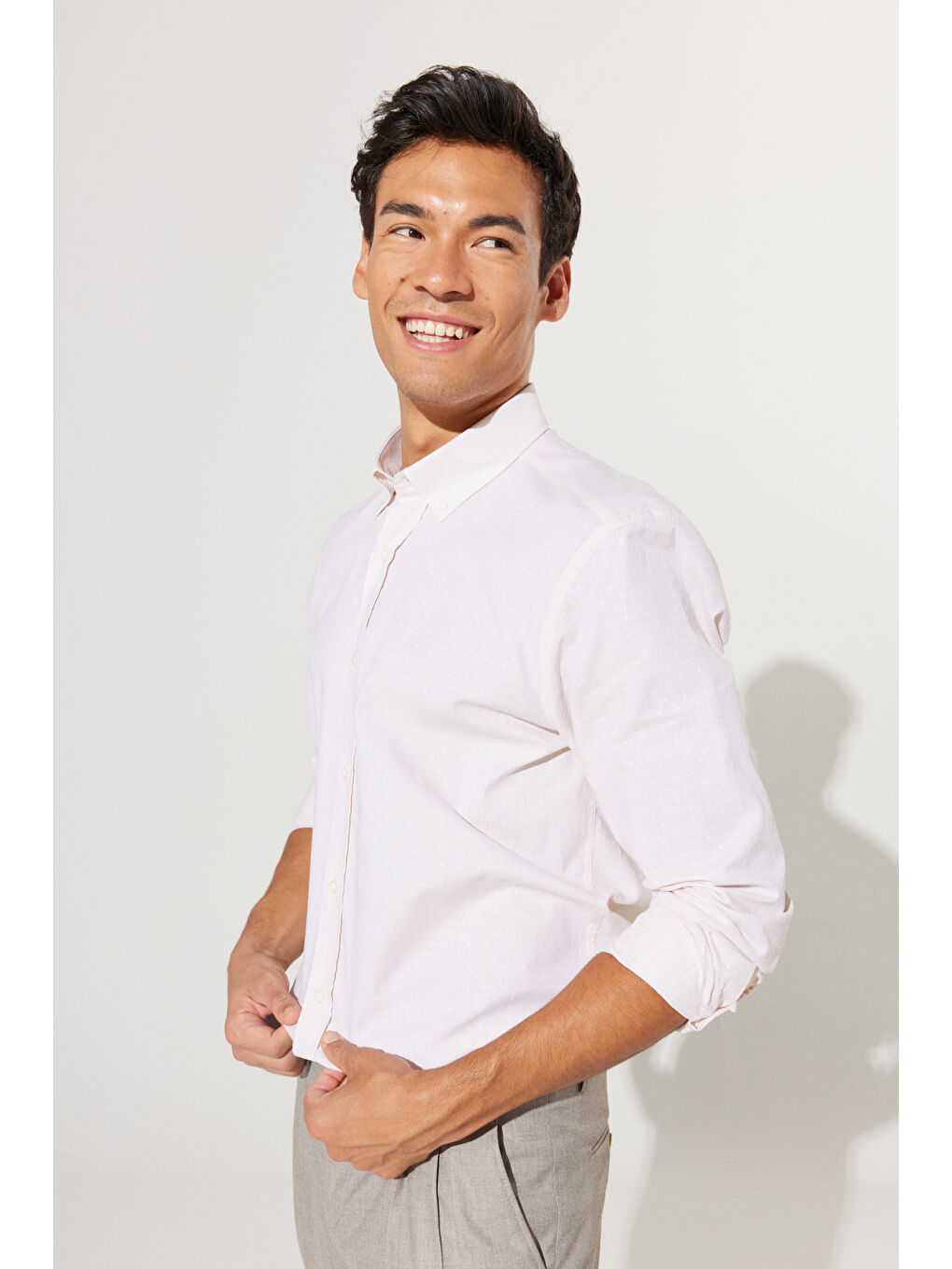 Erkek Bej Slim Fit Dar Kewsim Düğmeli Yaka %100 Pamuk Armürlü Gömlek-1