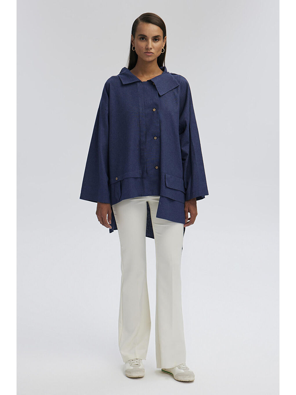 Lacivert Yaka Detaylı Önü Kısa Arkası Uzun Tunik