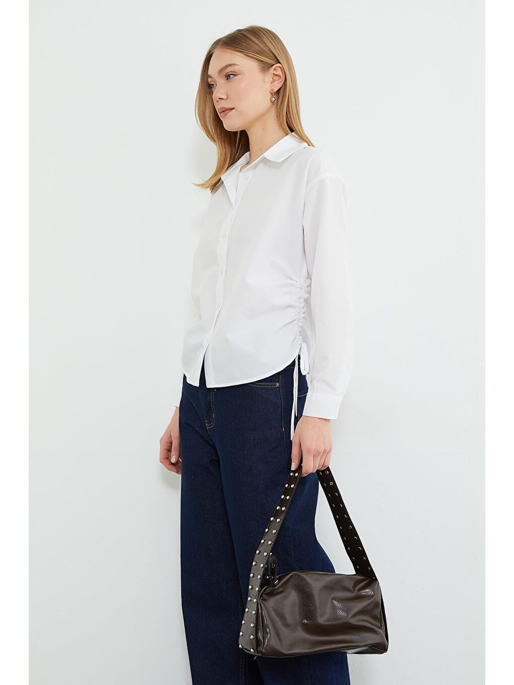 Beyaz Basic Yanları Büzgülü Salaş Gömlek-2