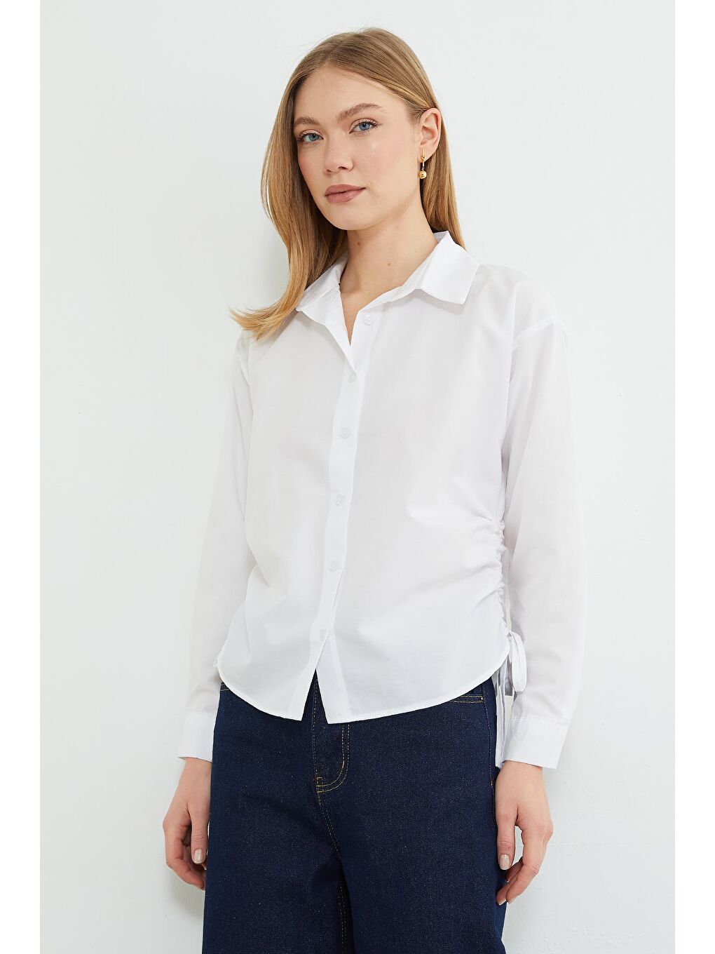 Beyaz Basic Yanları Büzgülü Salaş Gömlek-4