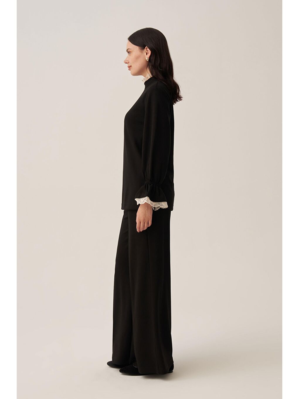 Siyah-Yumuşak Dokulu Fisto Garnili Pantolonlu Takım-1