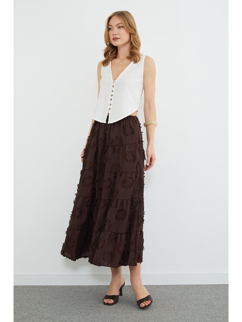 Kahverengi Püsküllü Beli Lastikli Maxi Boy Etek-1