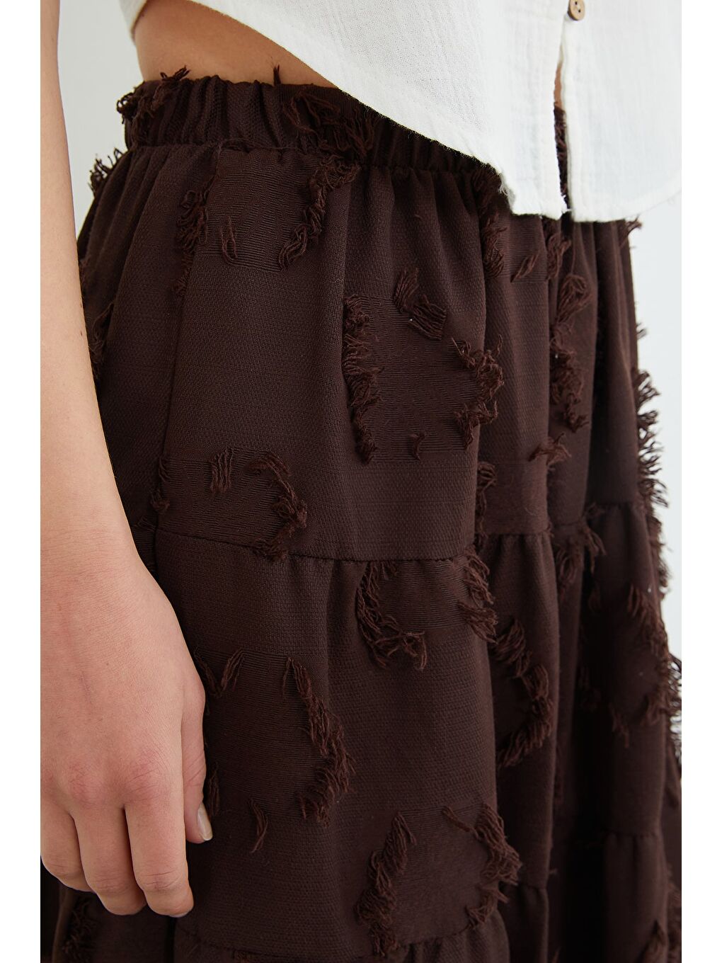 Kahverengi Püsküllü Beli Lastikli Maxi Boy Etek-4