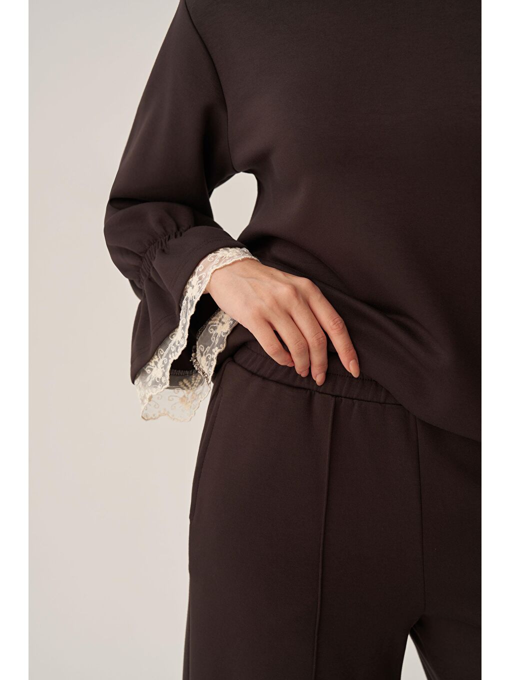 Kahverengi Acı Kahve-Yumuşak Dokulu Fisto Garnili Pantolonlu Takım-4