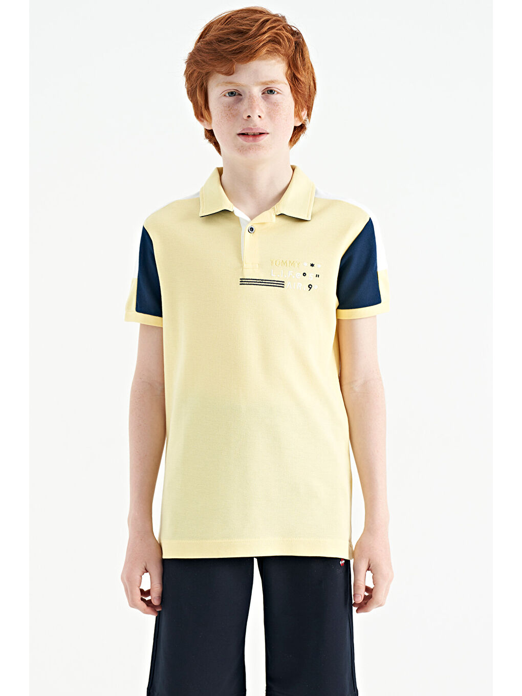 Sarı Renk Bloklu Omuz Garni Detaylı Standart Kalıp Erkek Çocuk Tişört - 11155