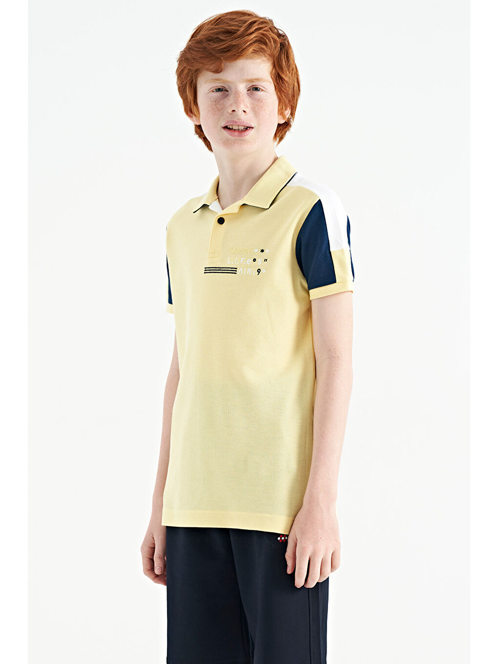 Sarı Renk Bloklu Omuz Garni Detaylı Standart Kalıp Erkek Çocuk Tişört - 11155-3