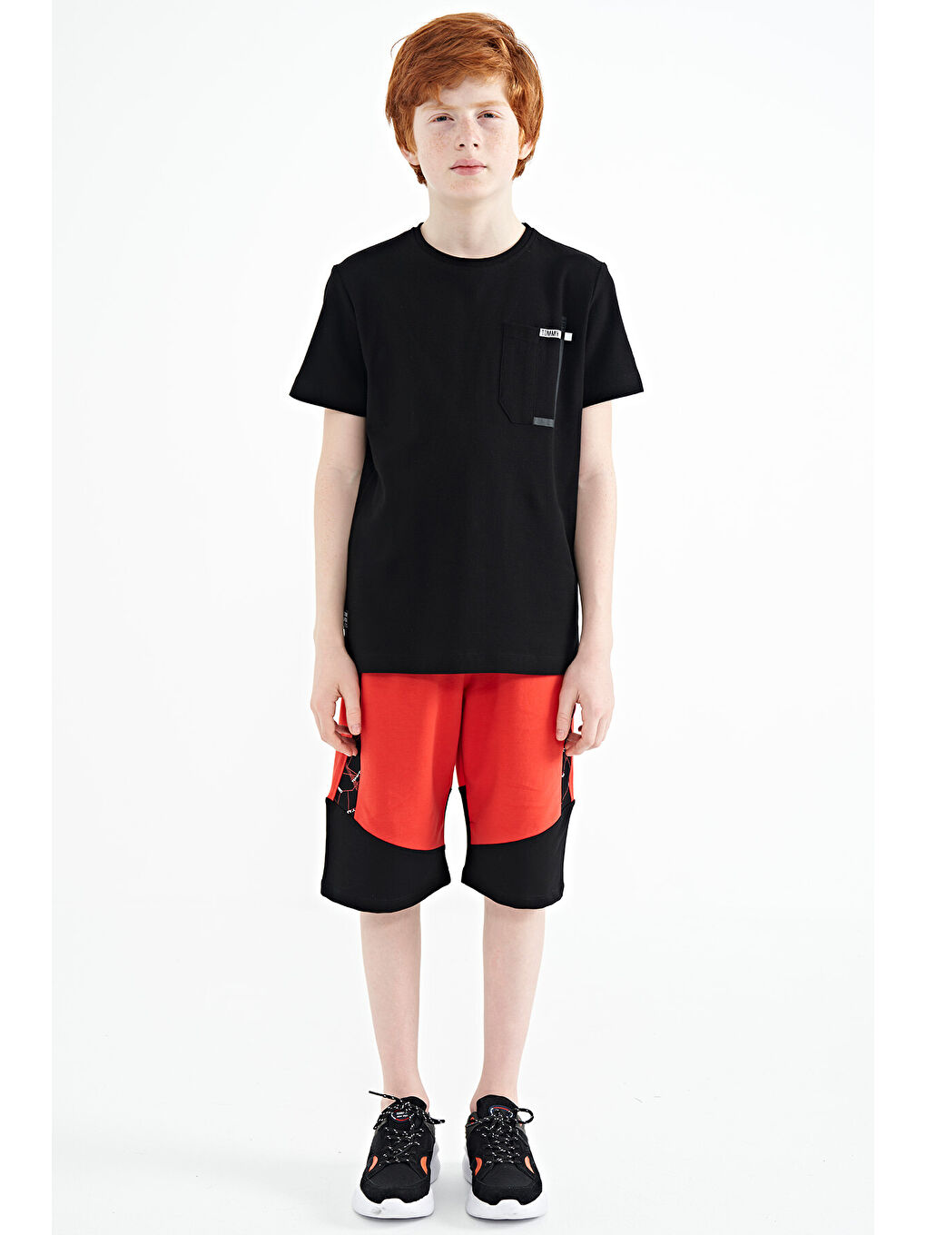 Siyah Cep Detaylı O Yaka Standart Kalıp Erkek Çocuk Tişört - 11120-1