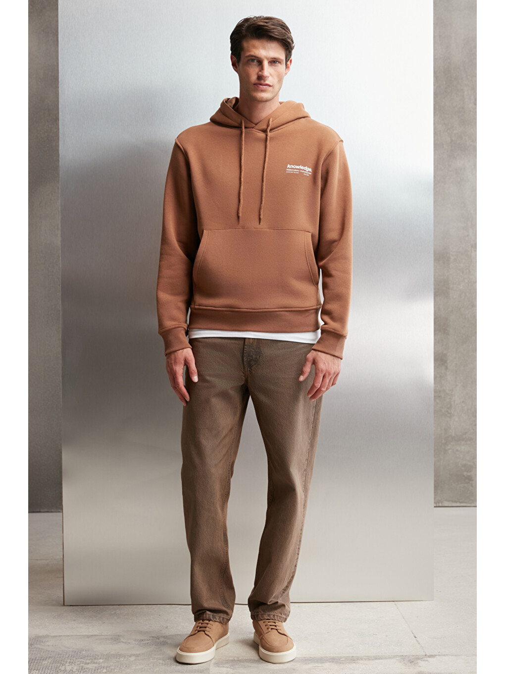 Erkek Yumuşacık İçi Polarlı Baskılı Regular Kordonlu Açık Kahverengi Sweatshirt-2