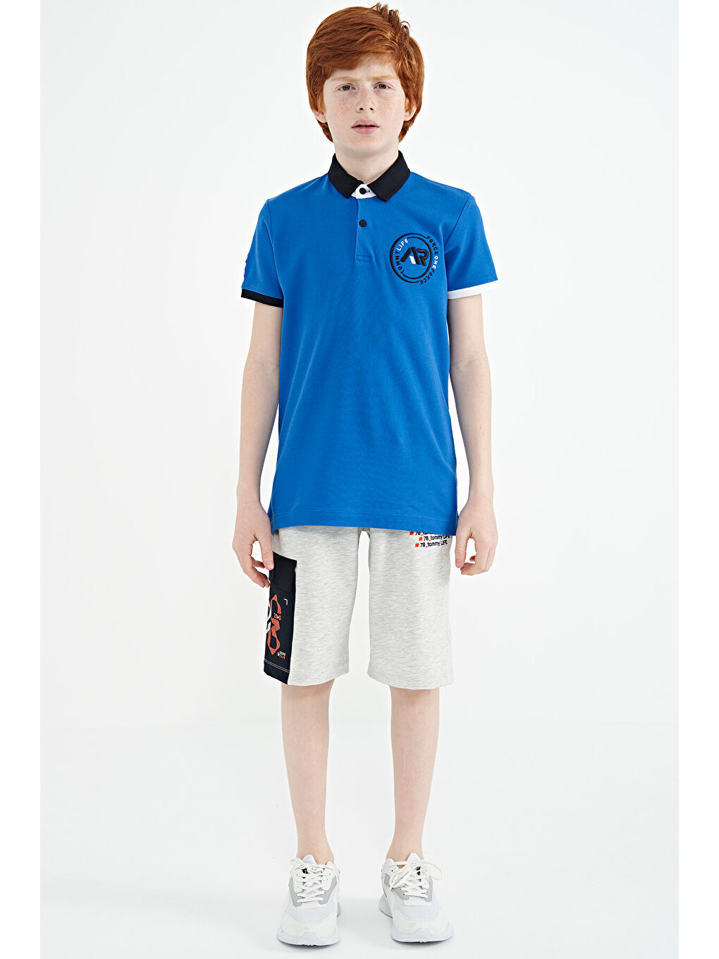 Mavi Saks Kol Ucu Renkli Logo Nakışlı Standart Kalıp Polo Yaka Erkek Çocuk Tişört - 11138-2