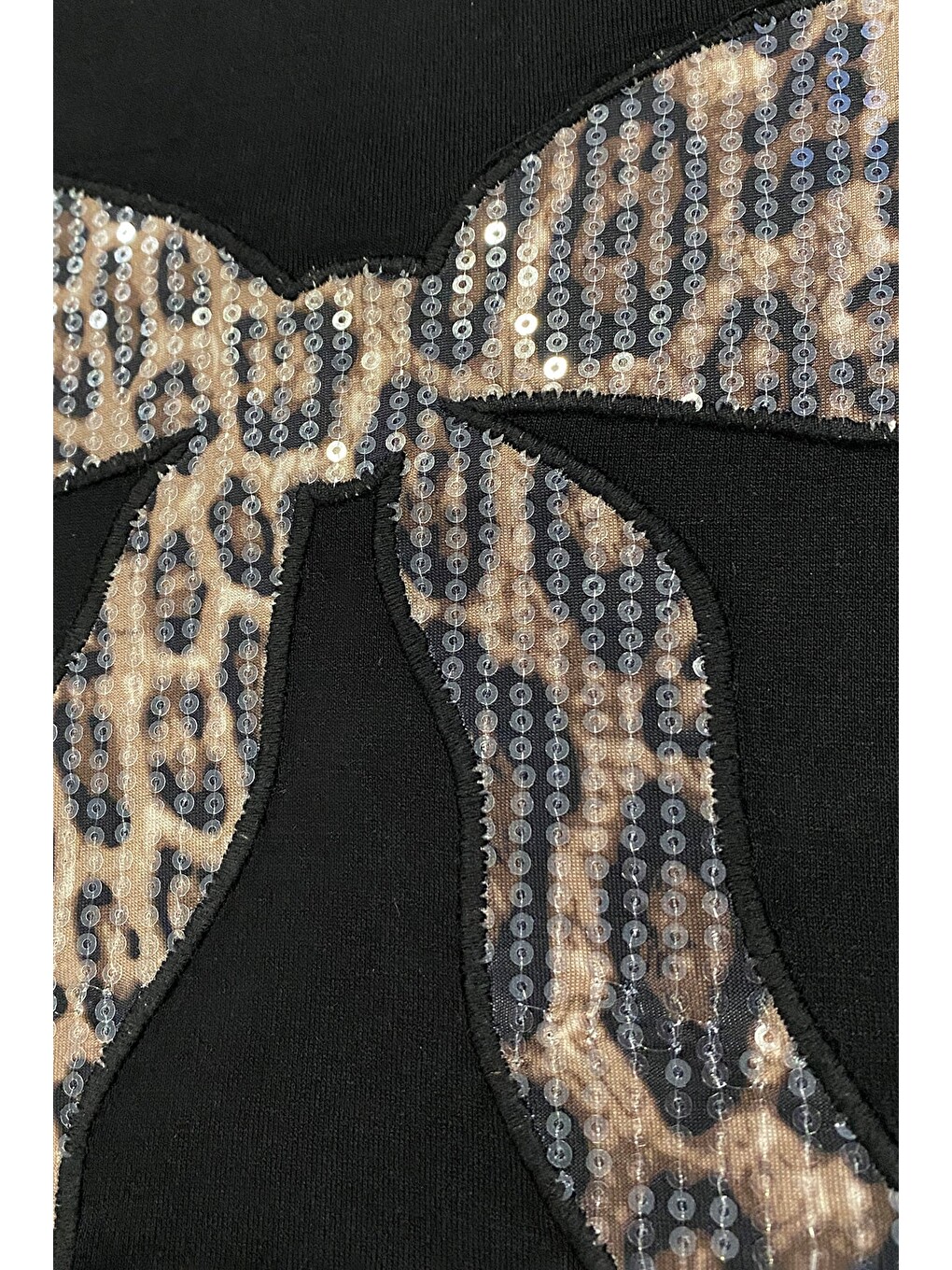 Kahverengi Pullu Leopar Desenli Kurdele Nakışlı Tişört-2