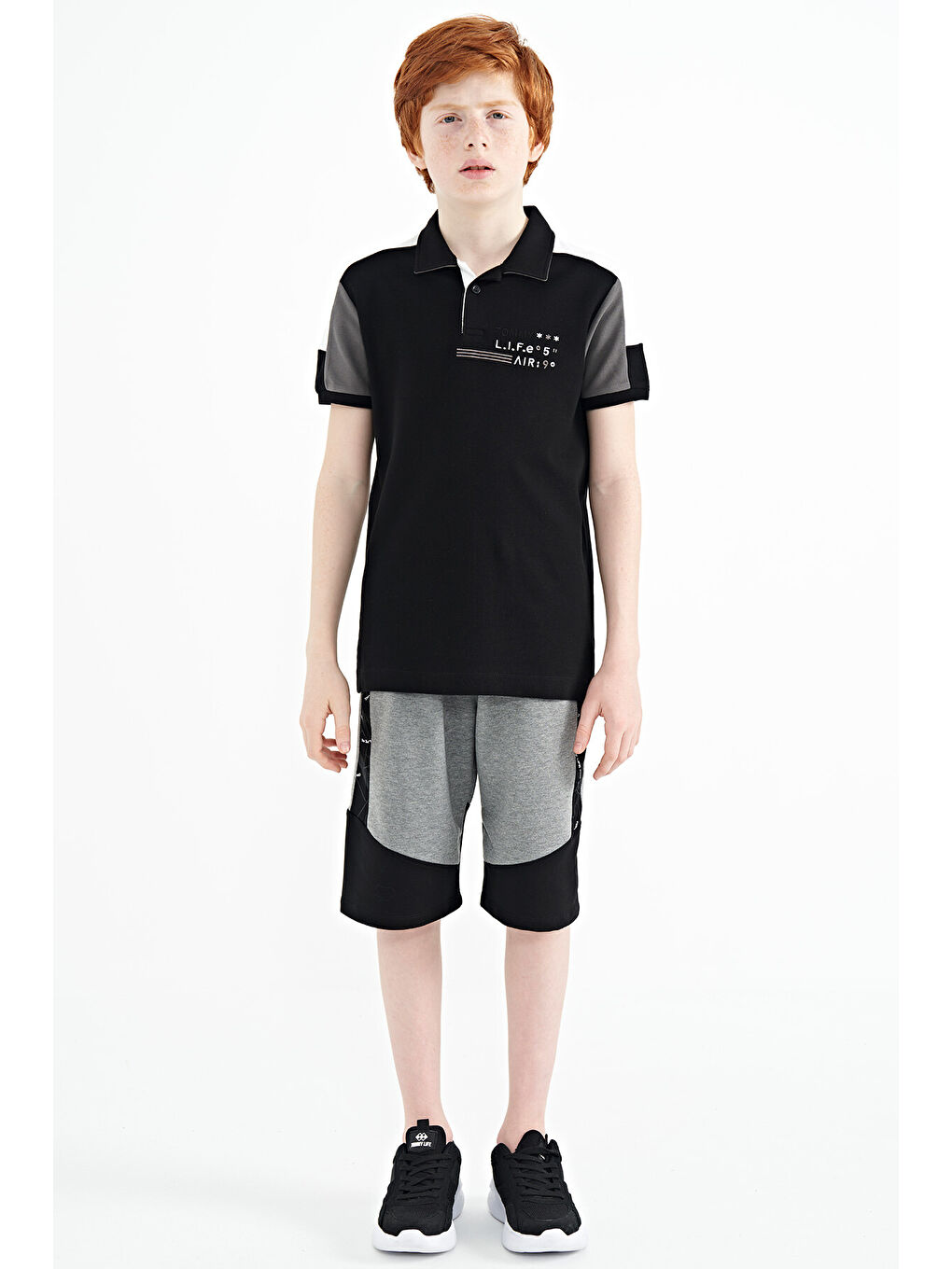 Siyah Renk Bloklu Omuz Garni Detaylı Standart Kalıp Erkek Çocuk Tişört - 11155-1