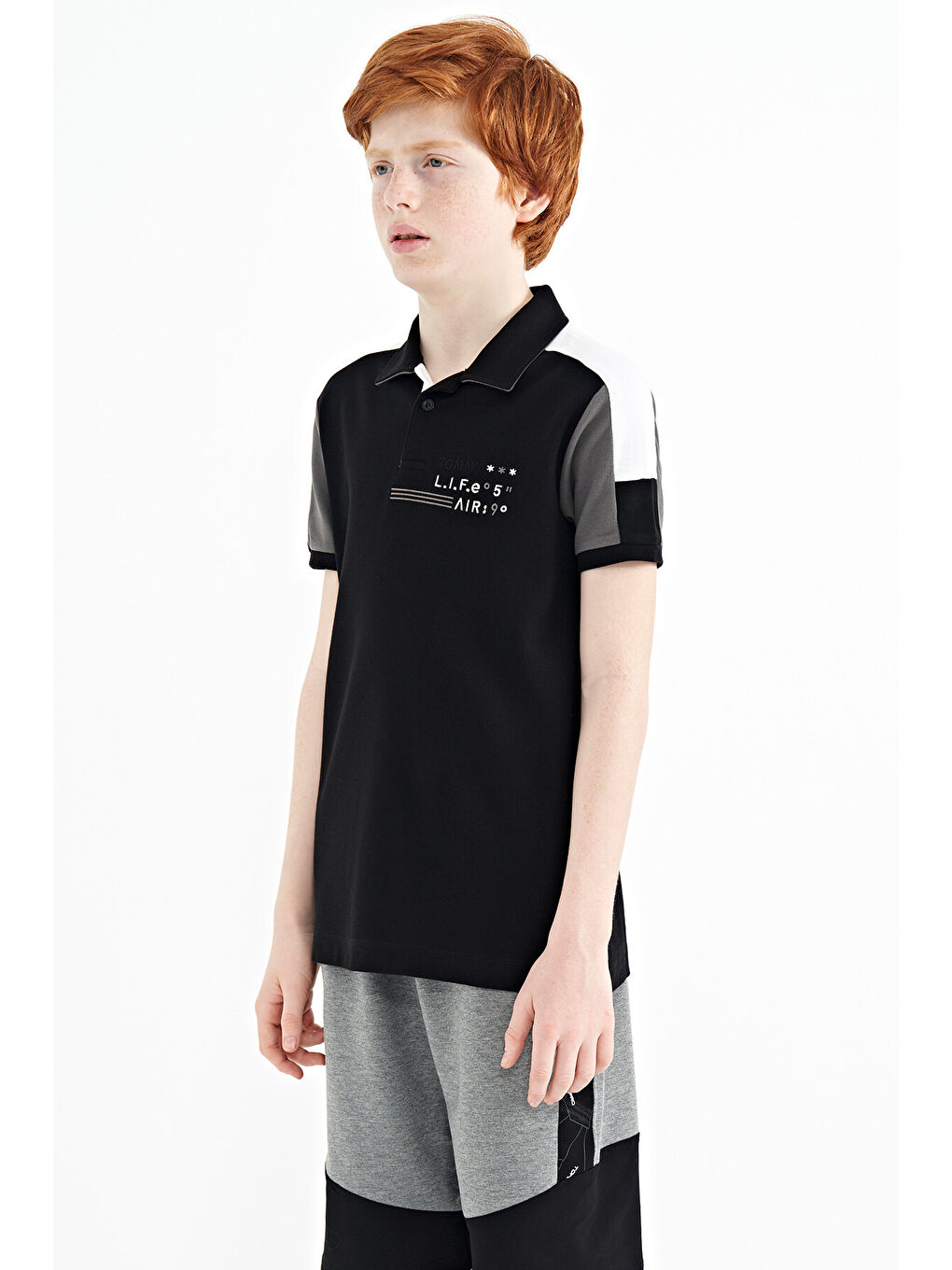 Siyah Renk Bloklu Omuz Garni Detaylı Standart Kalıp Erkek Çocuk Tişört - 11155-3