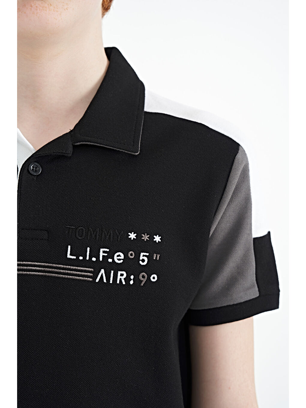 Siyah Renk Bloklu Omuz Garni Detaylı Standart Kalıp Erkek Çocuk Tişört - 11155-4