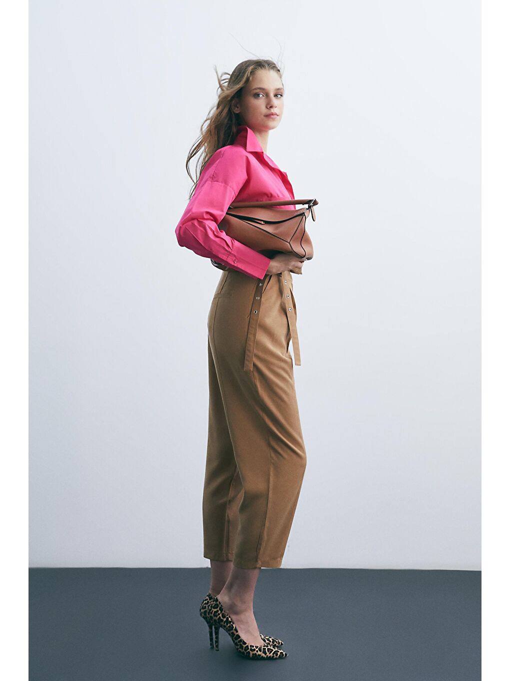 Sarı Bel Kuş Gözü Detaylı Dökümlü Kupro Pantolon-1