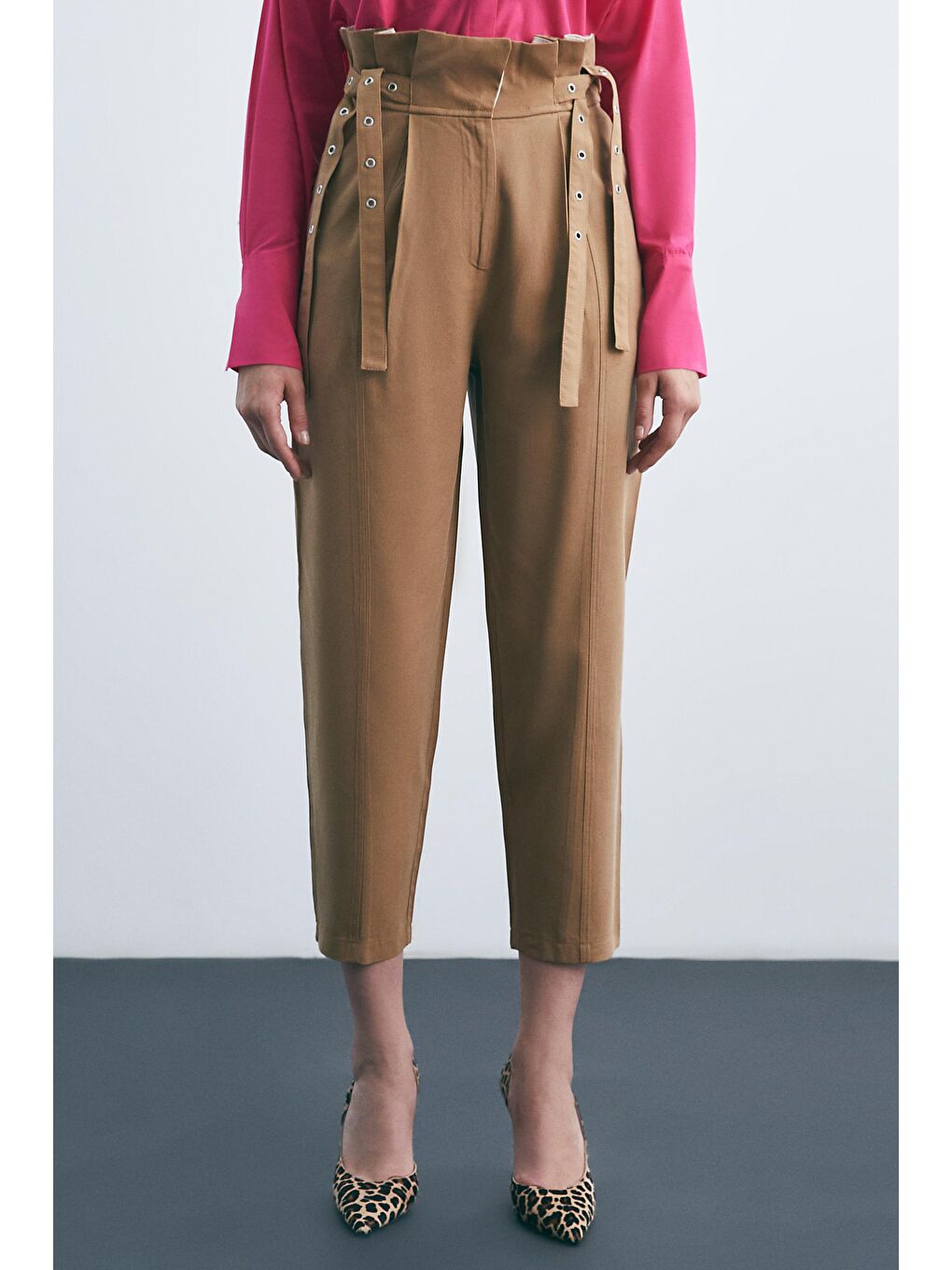 Sarı Bel Kuş Gözü Detaylı Dökümlü Kupro Pantolon-3