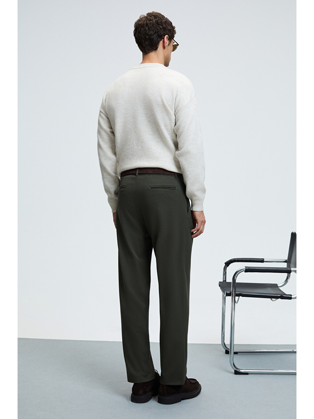 Erkek Beli Lastikli Yanları Ve Arkası Cepli Fermuarlı Pileli Relaxed Fit Dokuma Haki Pantolo-4