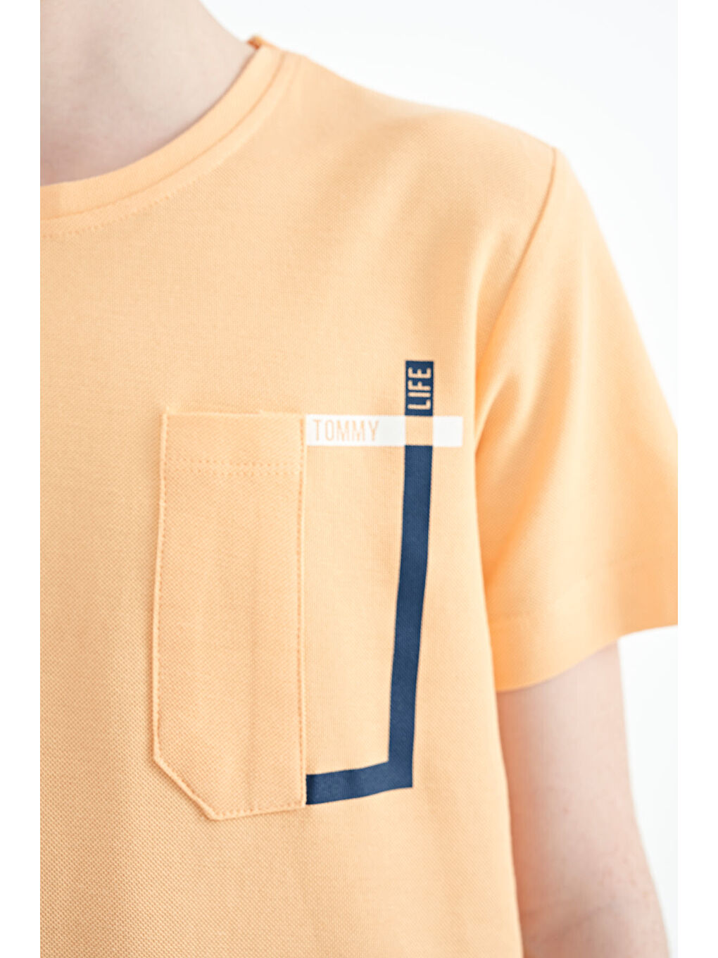 Turuncu Kavun Içi Cep Detaylı O Yaka Standart Kalıp Erkek Çocuk Tişört - 11120-6