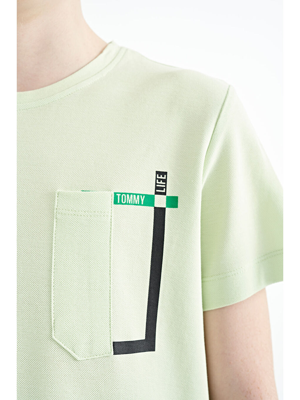 Açık Yeşil Cep Detaylı O Yaka Standart Kalıp Erkek Çocuk Tişört - 11120-4