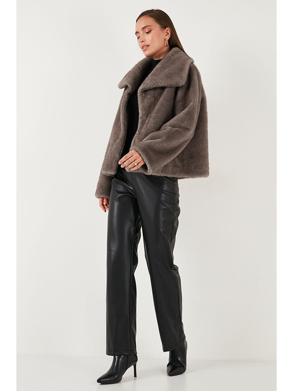 Gri Oversize Fit Geniş Yaka Astarlı Kürk 497AFRA-1