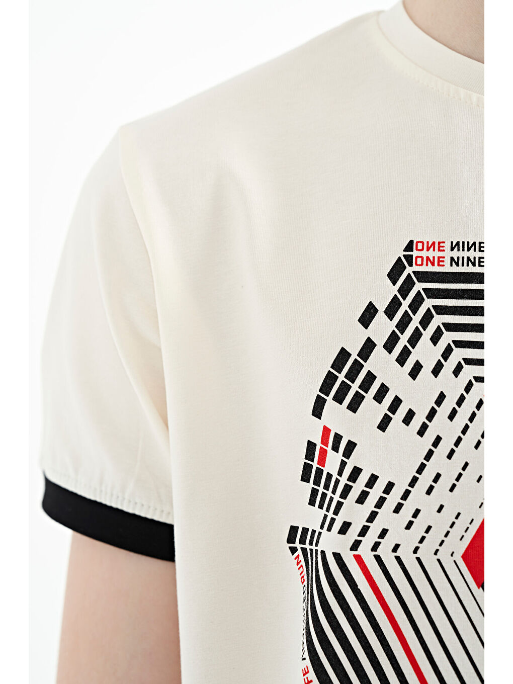 Ekru Kol Ucu Renkli Detaylı Baskılı Standart Kalıp Erkek Çocuk Tişört - 11156-8