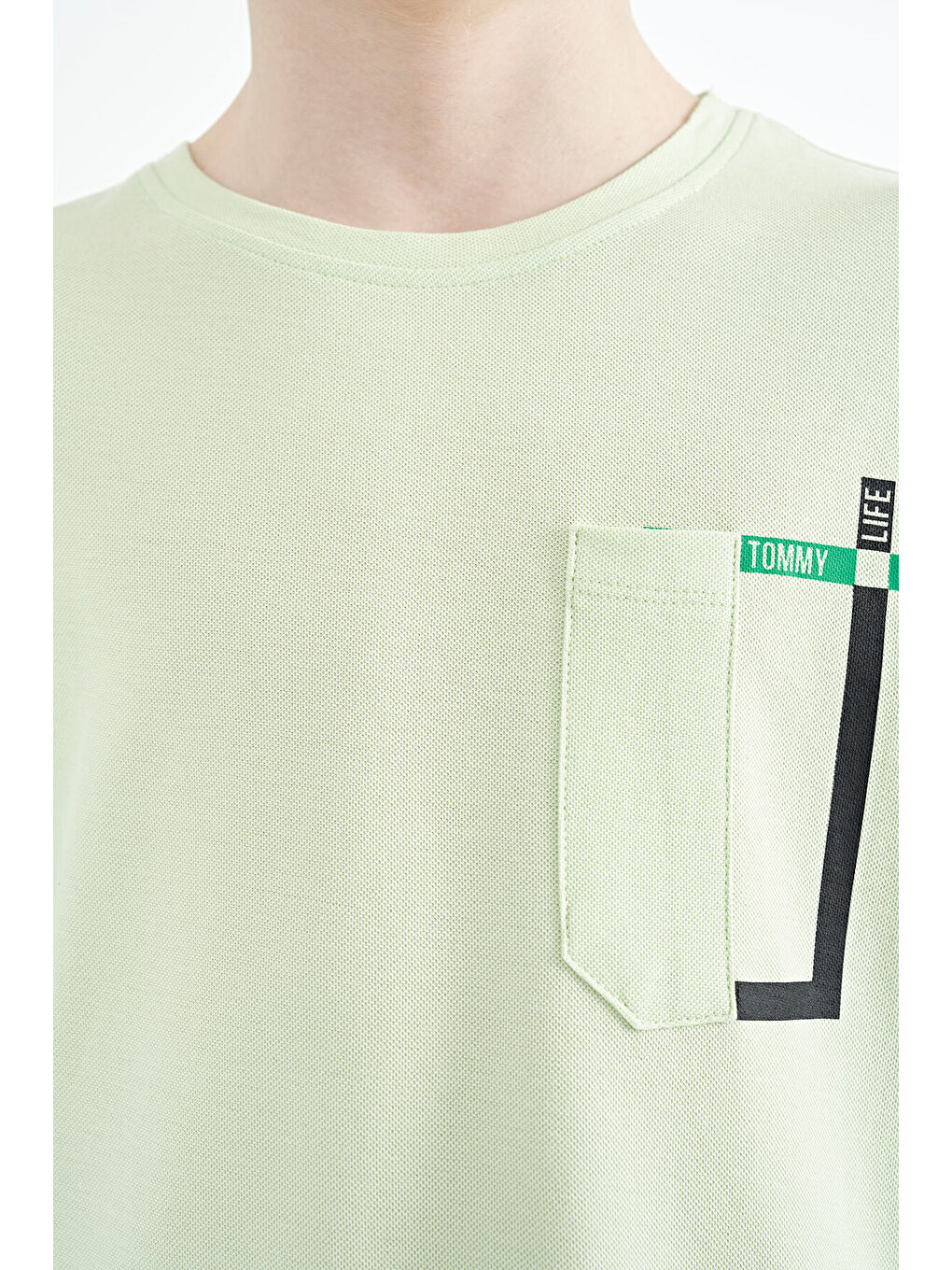 Açık Yeşil Cep Detaylı O Yaka Standart Kalıp Erkek Çocuk Tişört - 11120-8