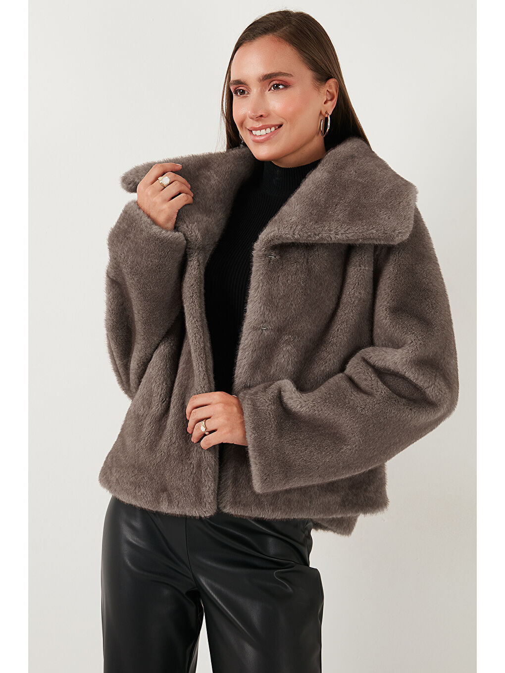 Gri Oversize Fit Geniş Yaka Astarlı Kürk 497AFRA-3