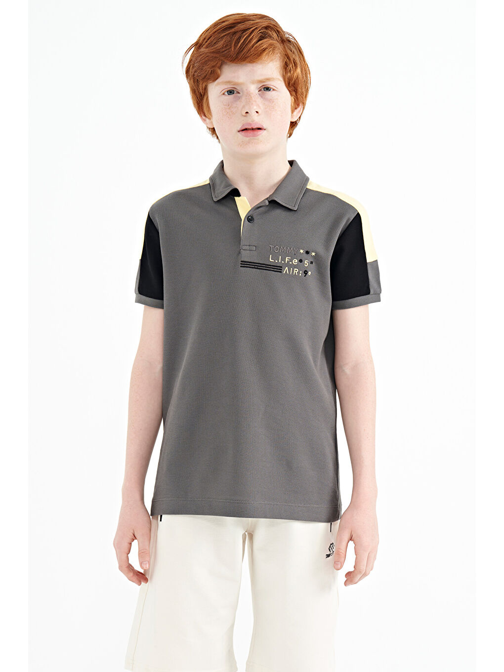 Koyu Gri Renk Bloklu Omuz Garni Detaylı Standart Kalıp Erkek Çocuk Tişört - 11155