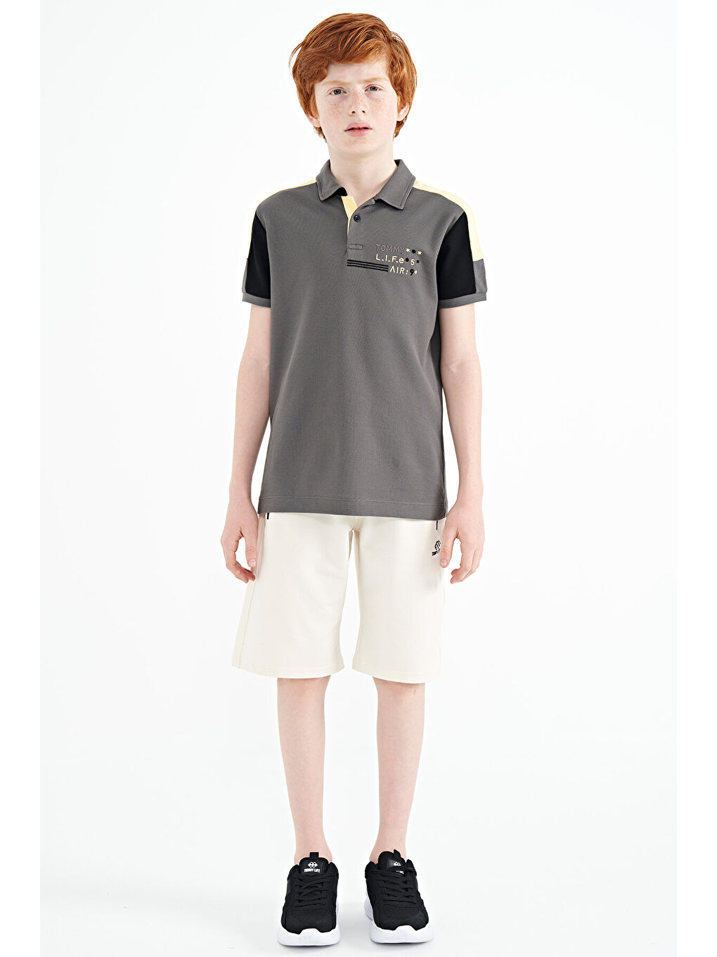 Koyu Gri Renk Bloklu Omuz Garni Detaylı Standart Kalıp Erkek Çocuk Tişört - 11155-1