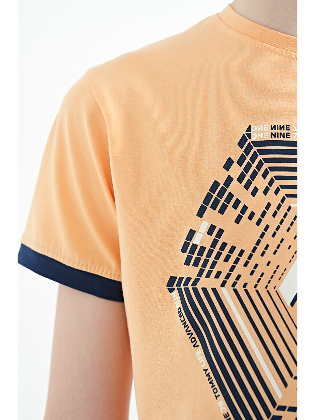 Turuncu Kavun Içi Kol Ucu Renkli Detaylı Baskılı Standart Kalıp Erkek Çocuk Tişört - 11156-8