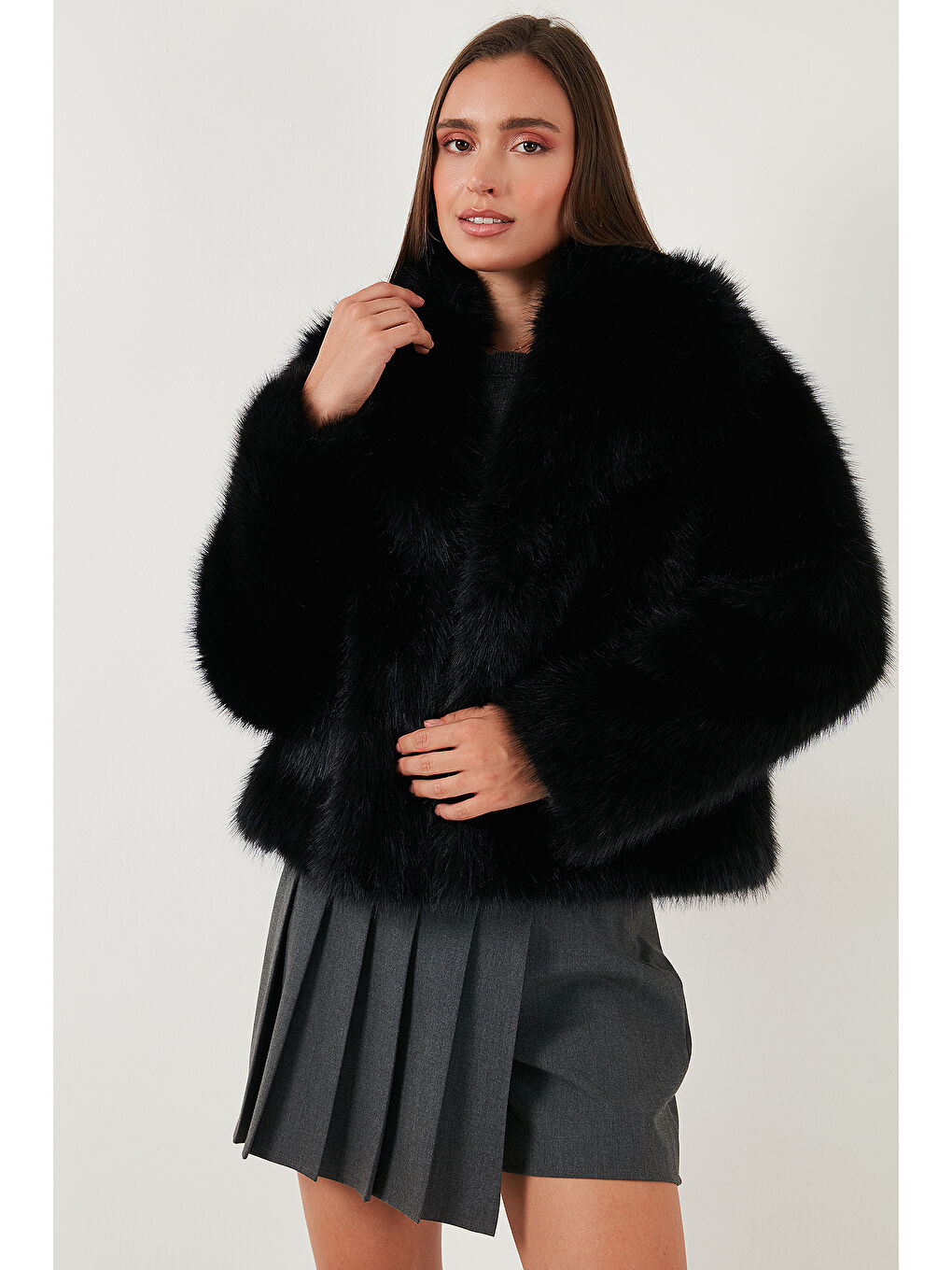 Siyah Oversize Fit Gömlek Yaka Cepli Astarlı Kürk Mont 497BERRY-2