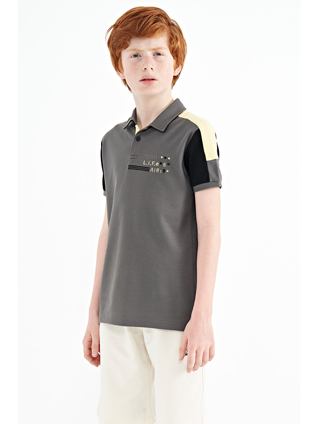 Koyu Gri Renk Bloklu Omuz Garni Detaylı Standart Kalıp Erkek Çocuk Tişört - 11155-3