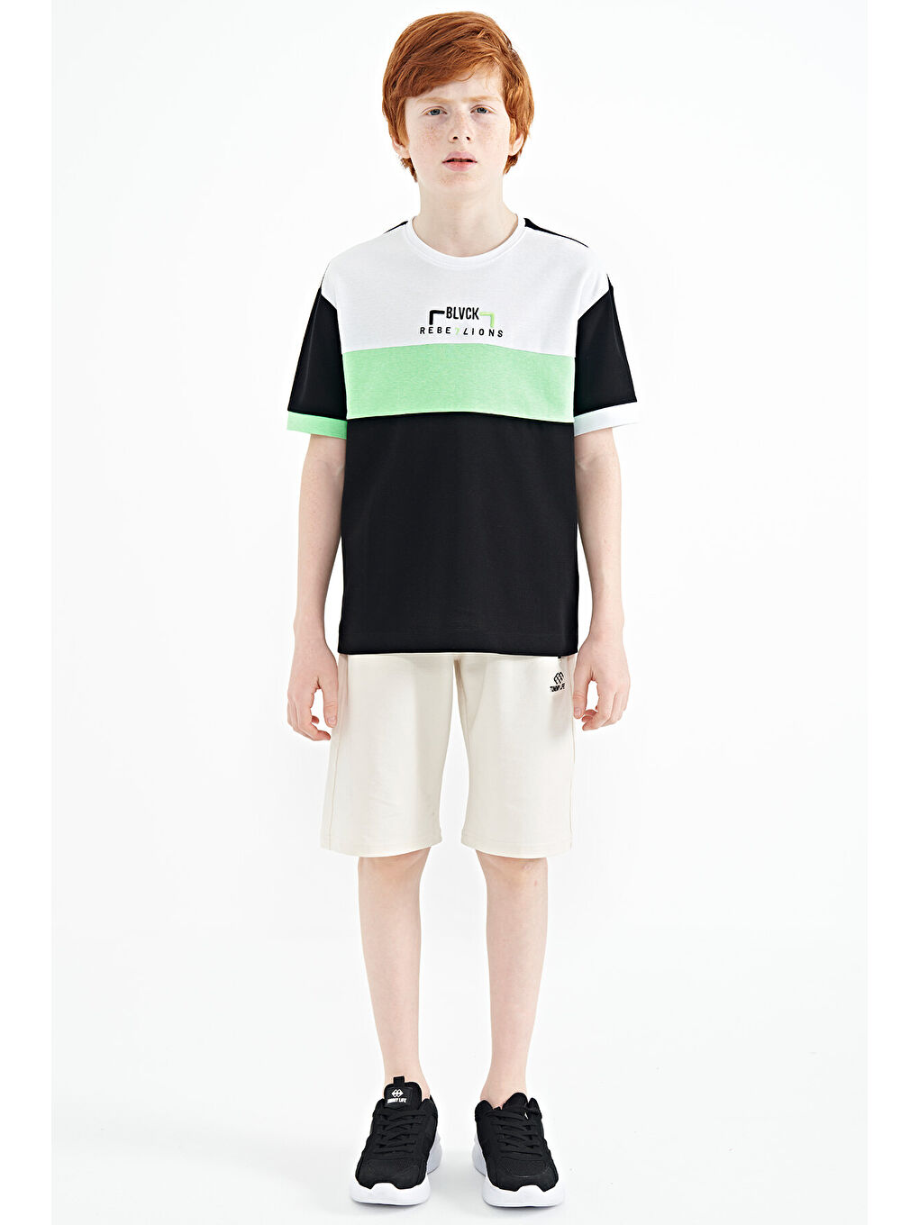 Siyah Renk Geçişli Nakışlı Oversize Erkek Çocuk Tişört - 11159-2