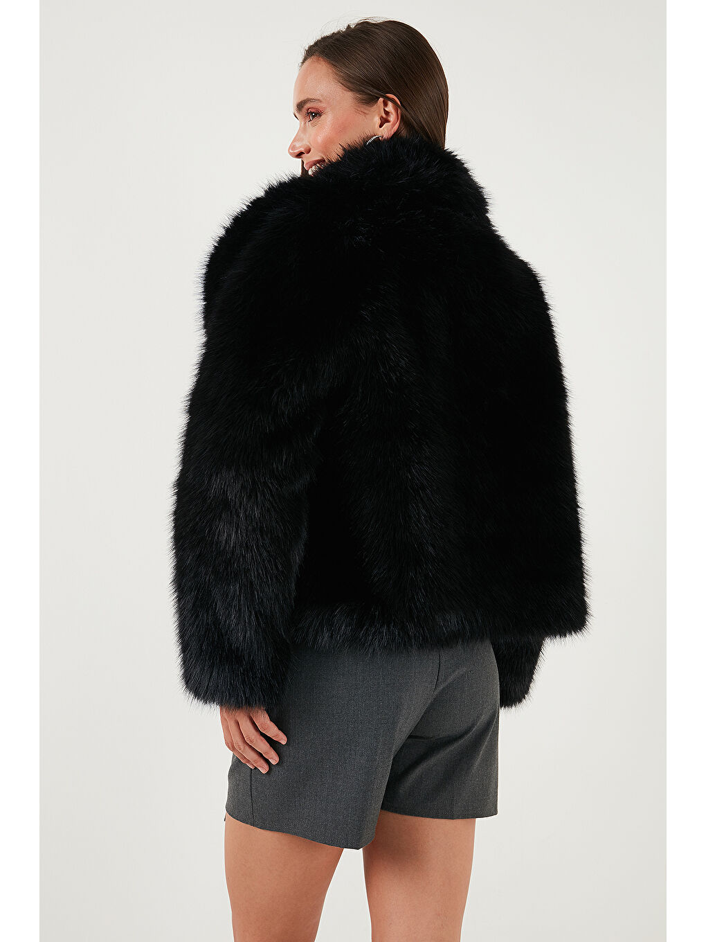 Siyah Oversize Fit Gömlek Yaka Cepli Astarlı Kürk Mont 497BERRY-6