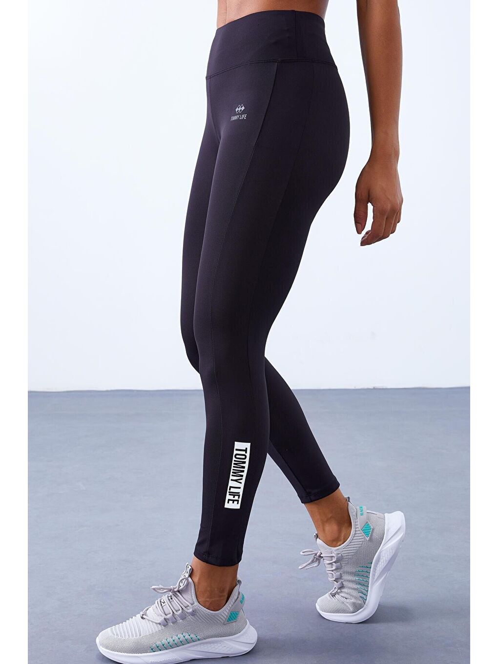 Siyah Yüksek Bel Baskılı Toparlayıcı Şerit Detaylı Dar Paça Kadın Tayt - 94540-1