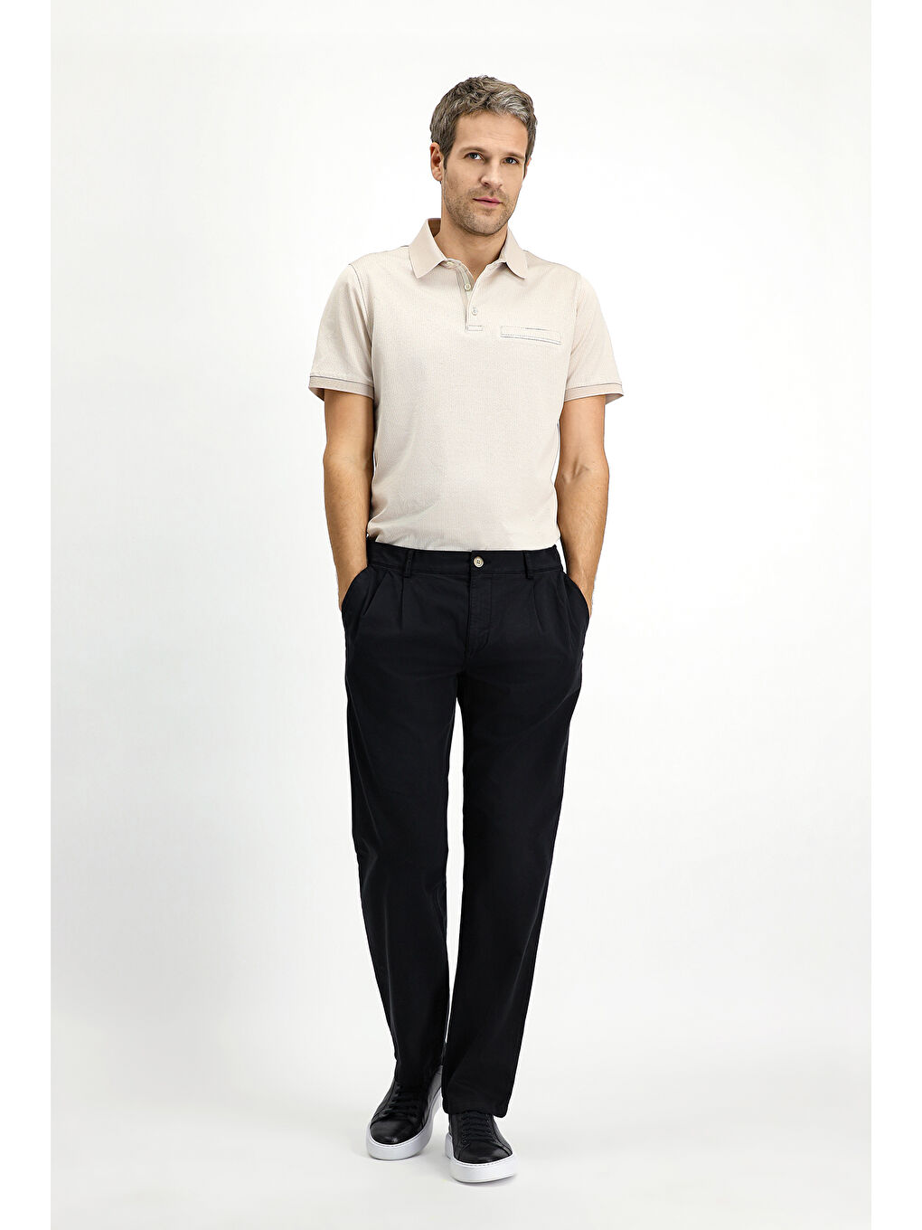 Siyah Regular Fit Elastanlı Beli Lastikli İpli Pileli Pantolon-2