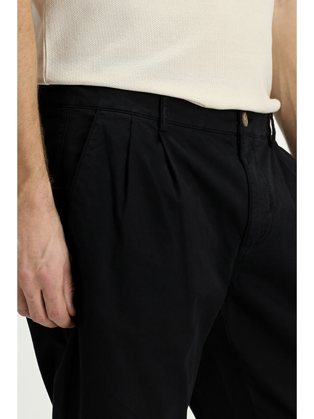 Siyah Regular Fit Elastanlı Beli Lastikli İpli Pileli Pantolon-4