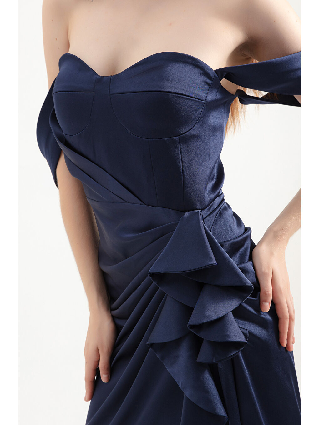 Kadın Lacivert Kalp Yaka Fırfırlı Uzun Saten Abiye Elbise-2