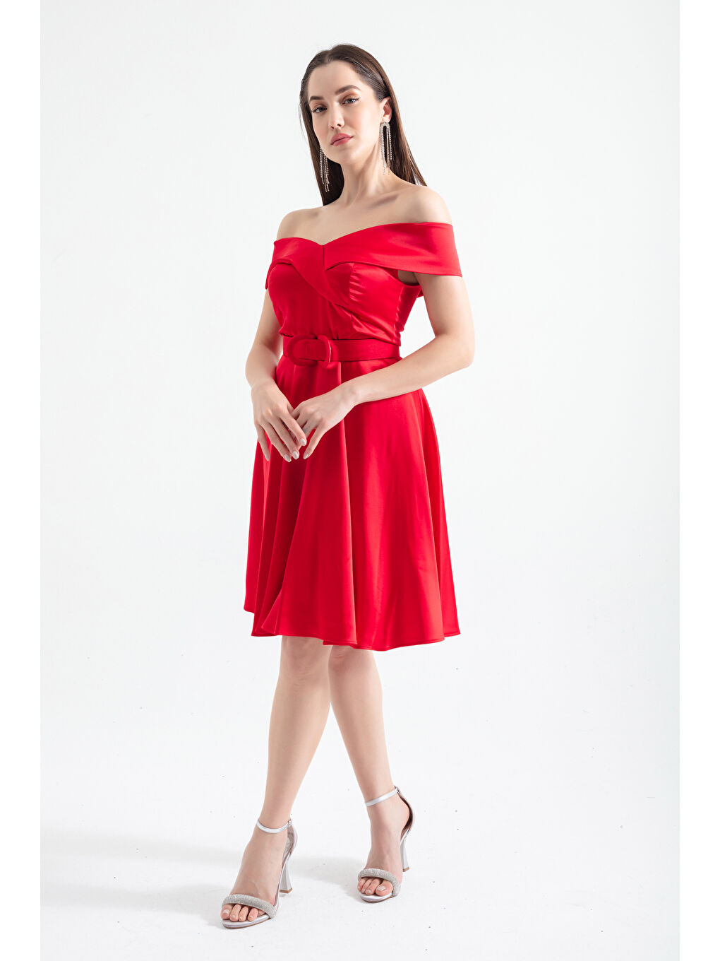 Kadın Kırmızı Kayık Yaka Kemerli Saten Abiye Elbise-1