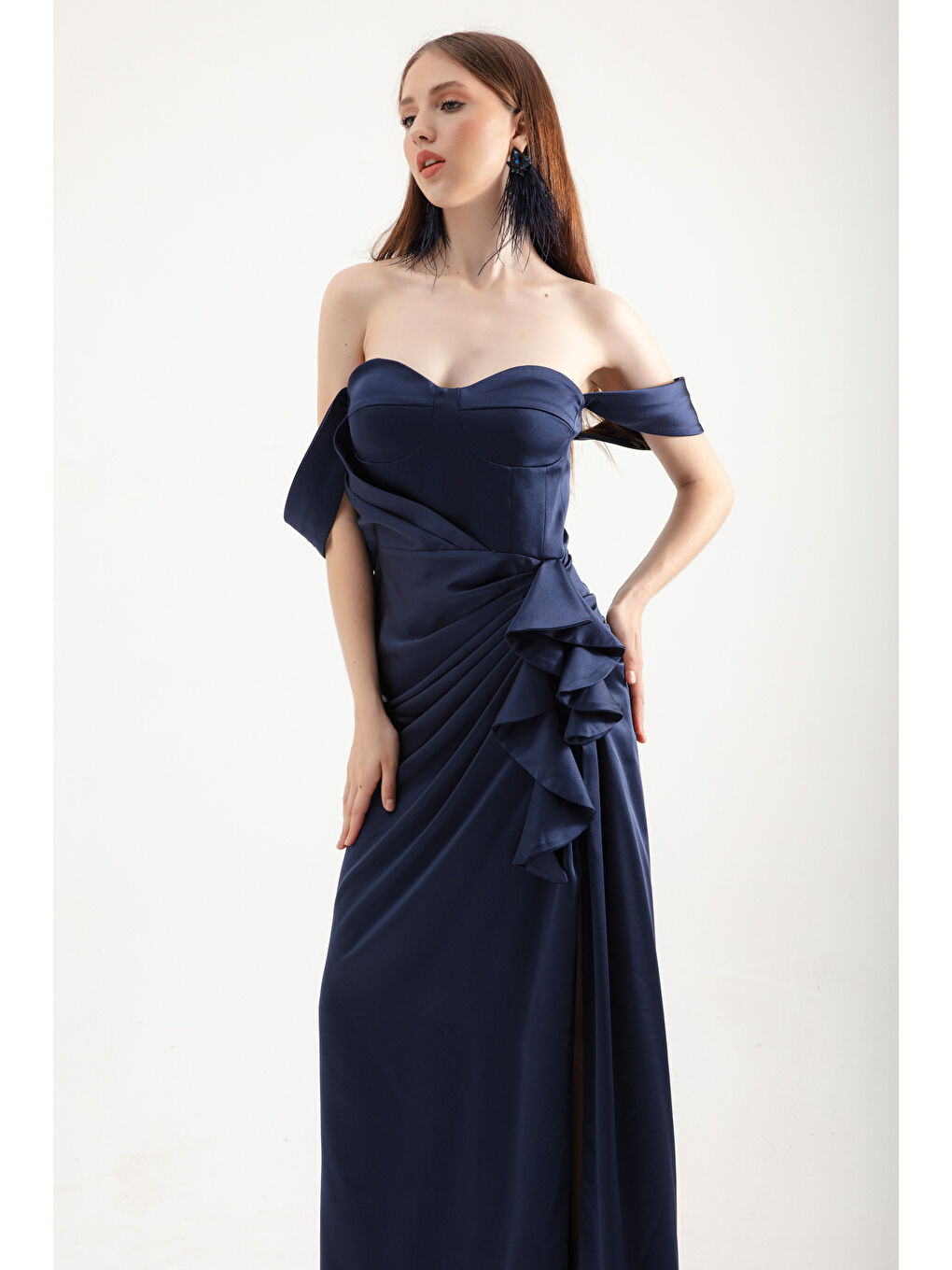 Kadın Lacivert Kalp Yaka Fırfırlı Uzun Saten Abiye Elbise-3