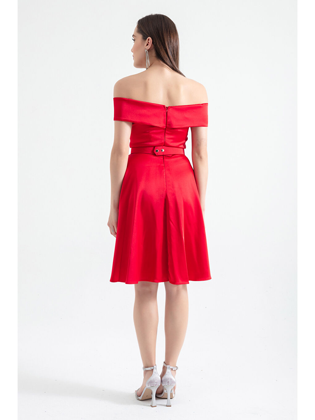 Kadın Kırmızı Kayık Yaka Kemerli Saten Abiye Elbise-4