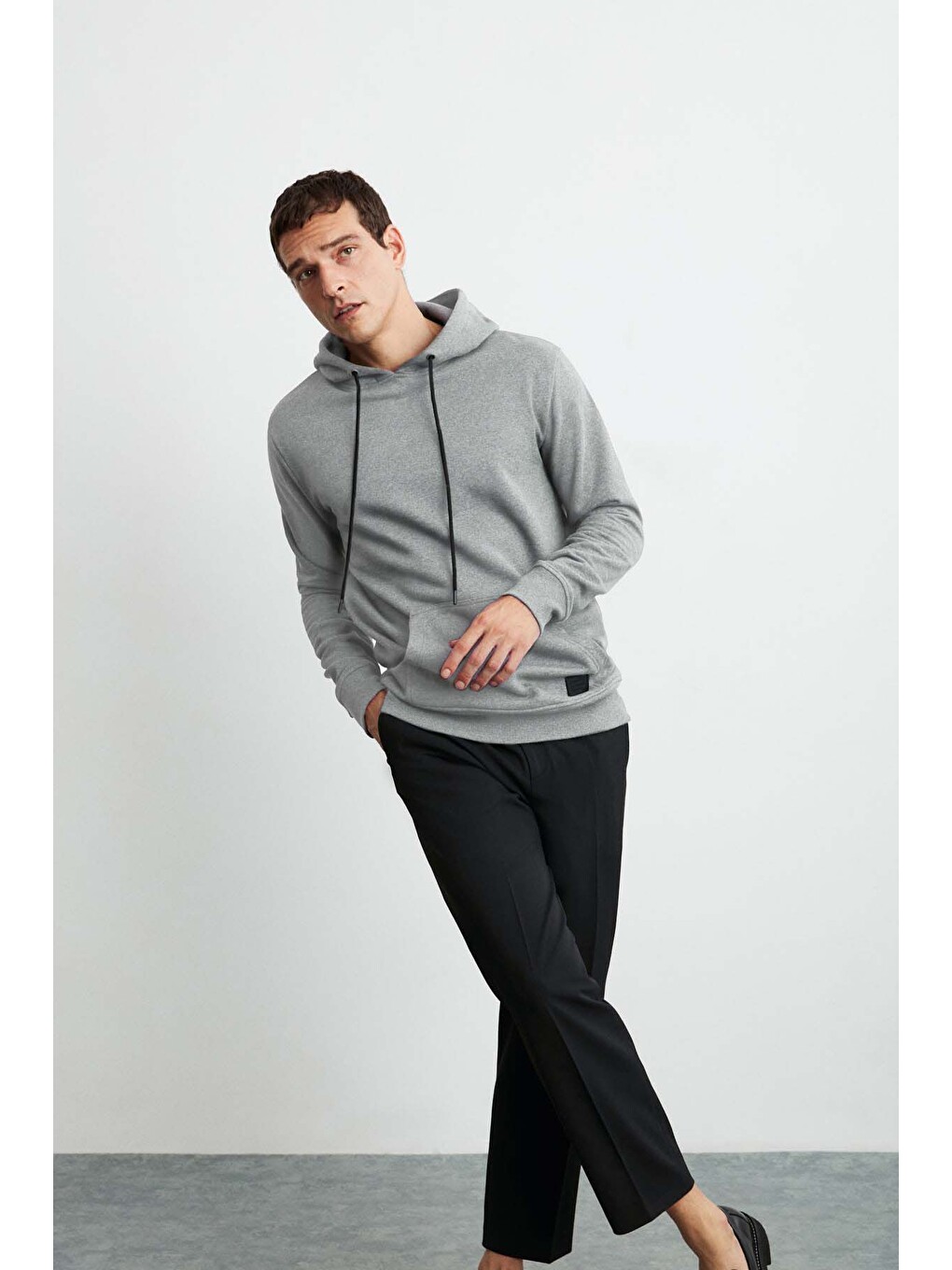 Jorge Erkek Yumuşacık Kapüşonlu Organik Pamuk Kanguru Cepli Regular Gri Melanj Sweatshirt-4