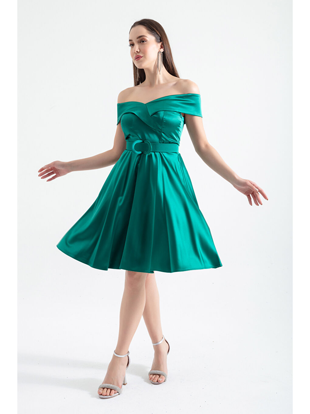 Kadın Zümrüt Yeşili Kayık Yaka Kemerli Saten Abiye Elbise