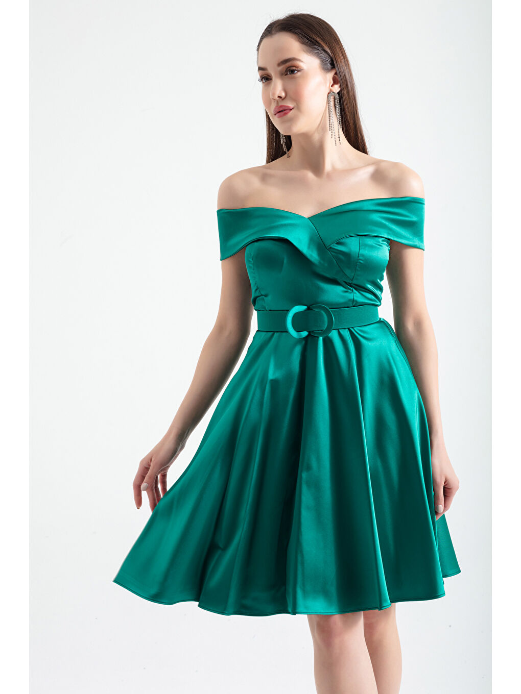 Kadın Zümrüt Yeşili Kayık Yaka Kemerli Saten Abiye Elbise-3