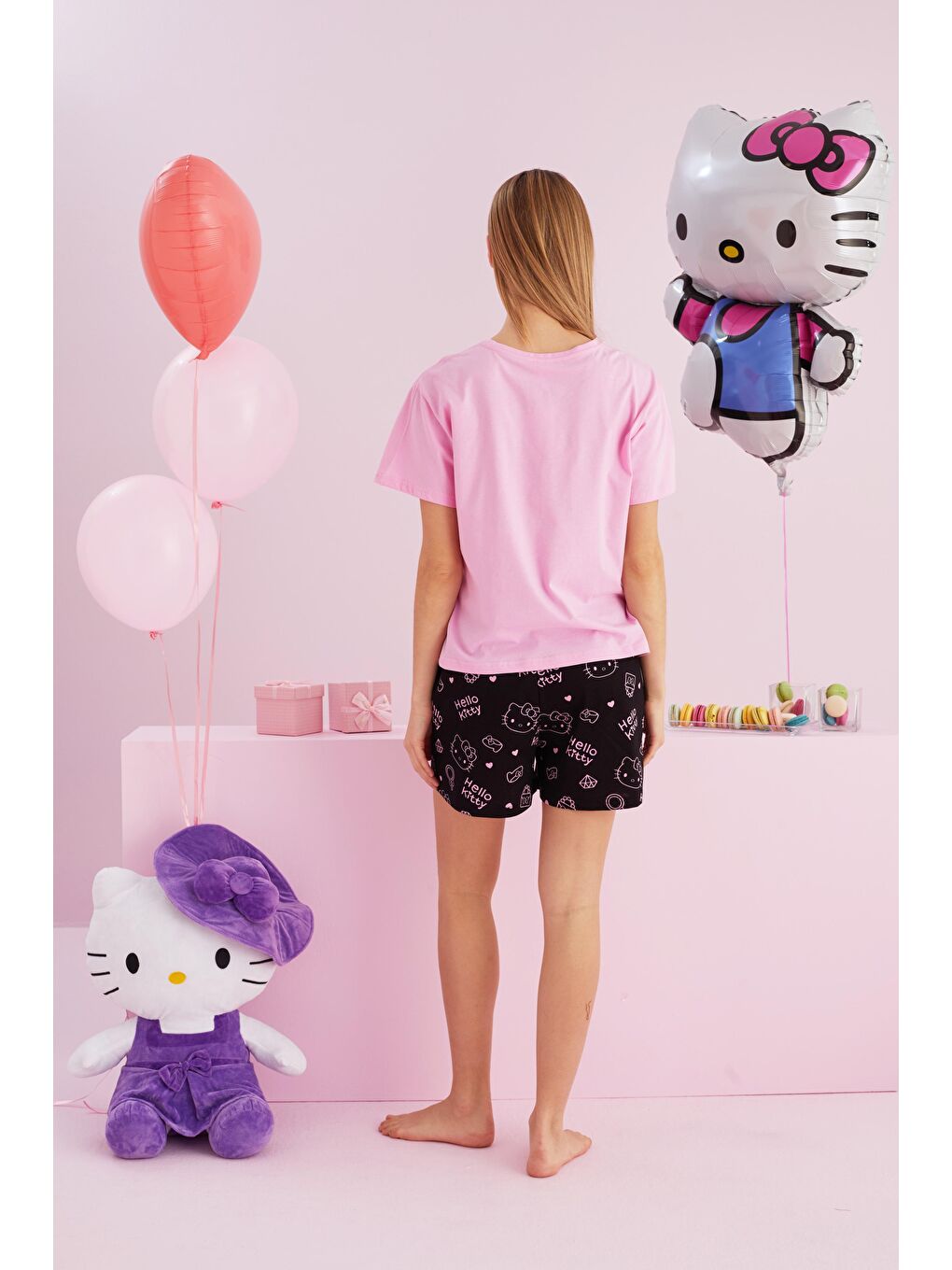 SİYAH İNCİ Pembe Hello Kitty Lisanslı %100 Pamuk Pembe Çok Renkli Bisklet Yaka Şort Pijama Takım - 2