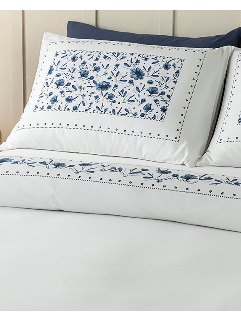 Flower Chain Dijital Baskılı Soft Pamuk Çift Kişilik Nevresim Takımı Lacivert-1