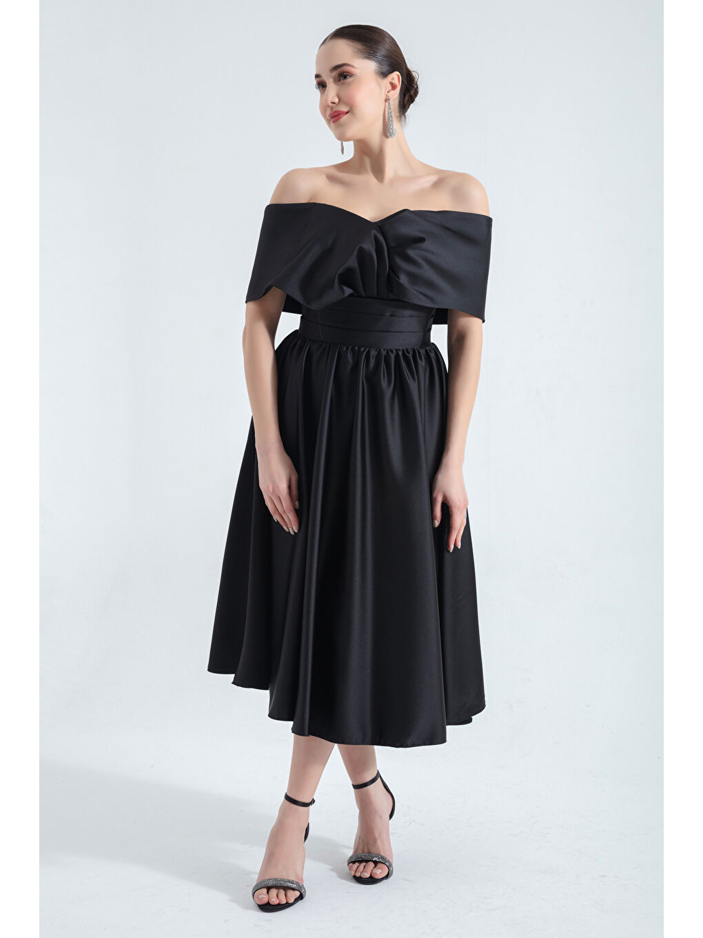 Kadın Siyah Kayık Yaka Kloş Midi Saten Abiye Elbise-1