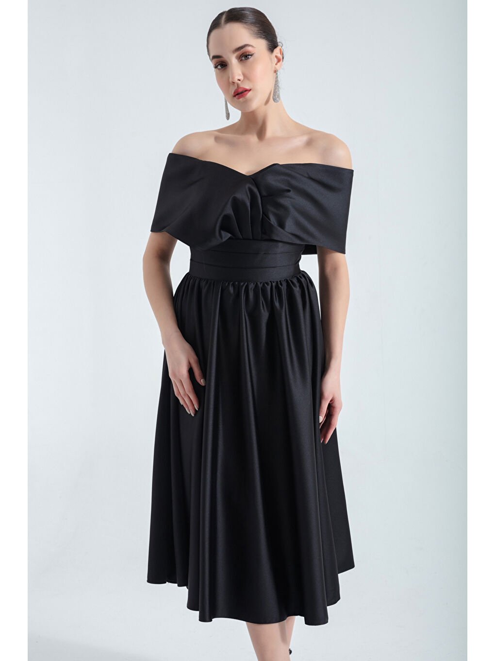 Kadın Siyah Kayık Yaka Kloş Midi Saten Abiye Elbise-2